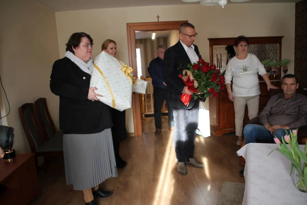 Państwo Majsnerowscy przeżyli razem 70 lat. Z życzeniami do dostojnych jubilatów przybył burmistrz Jaraczewa — zdjęcie 4 z 54