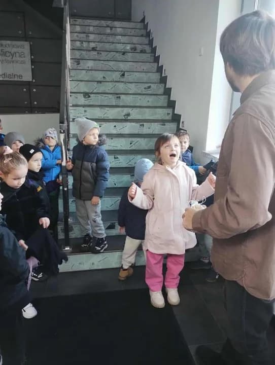 Przedszkolaki z jarocińskiego Marcinka z rogalami w redakcji Gazety Jarocińskiej — zdjęcie 6 z 10
