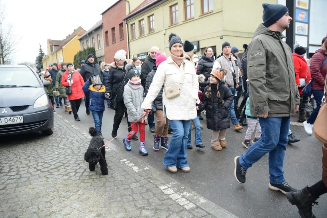 14. Jarocińskie Kolędowanie z Orszakiem Trzech Króli. Najwięcej było przedszkolaków  [ZDJĘCIA]