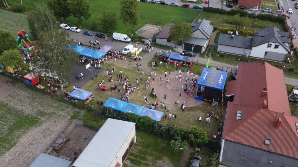 Świetna zabawa w Dobieszczyźnie. Festyn cieszył się dużym zainteresowaniem — zdjęcie 2 z 106