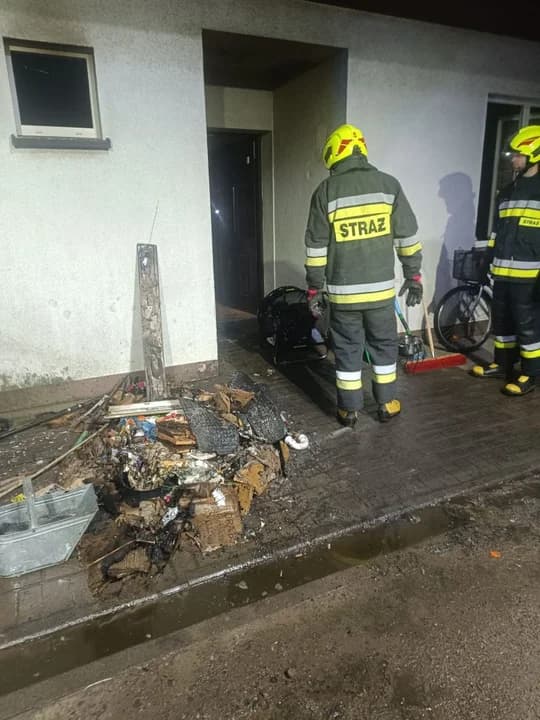 W Łuszczanowie wybuchł pożar w kotłowni — zdjęcie 3 z 7