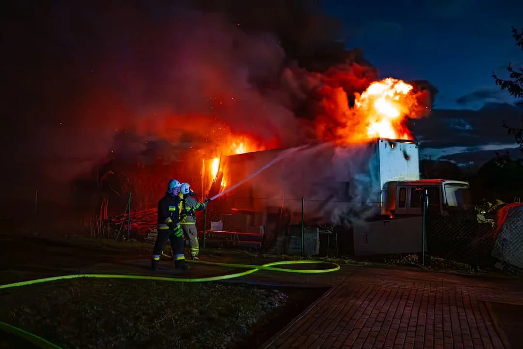 Pożar samochodu ciężarowego w Chrzanie. Spłonął ładunek [ZDJĘCIA] — zdjęcie 6 z 44