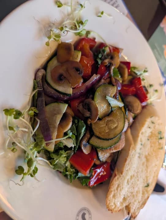 Odwiedziliśmy niedawno otwartą restaurację Sphinks w Jarocinie. Każdy zamówił inne danie. Jakie wrażenia? — zdjęcie 4 z 17