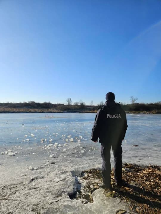 Patrole policji w Jarocinie przy stawach i rzekach — zdjęcie 3 z 3
