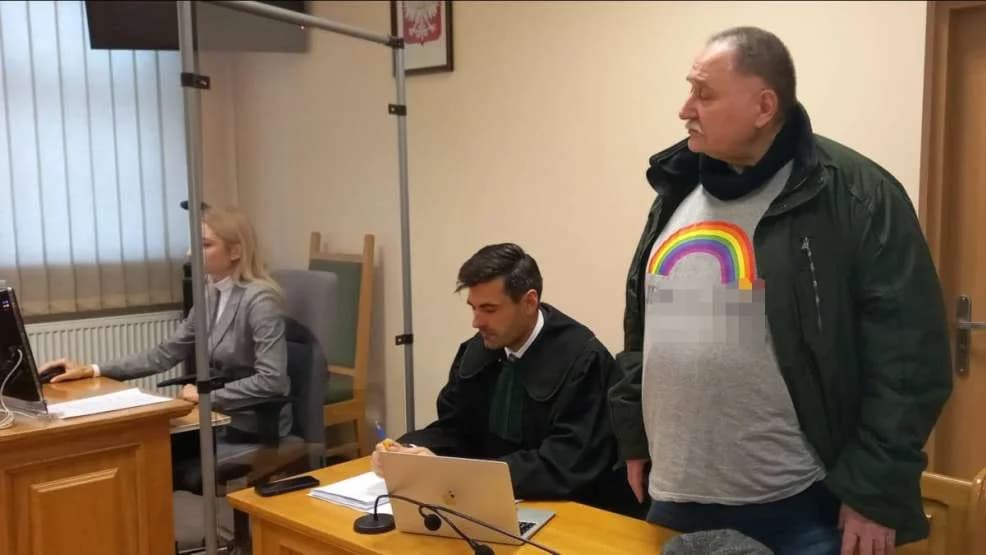 Proces Jarociniaka. Jest sądzony między innymi za wulgarne hasło na koszulce [AKTUALIZACJA, ZDJĘCIA]