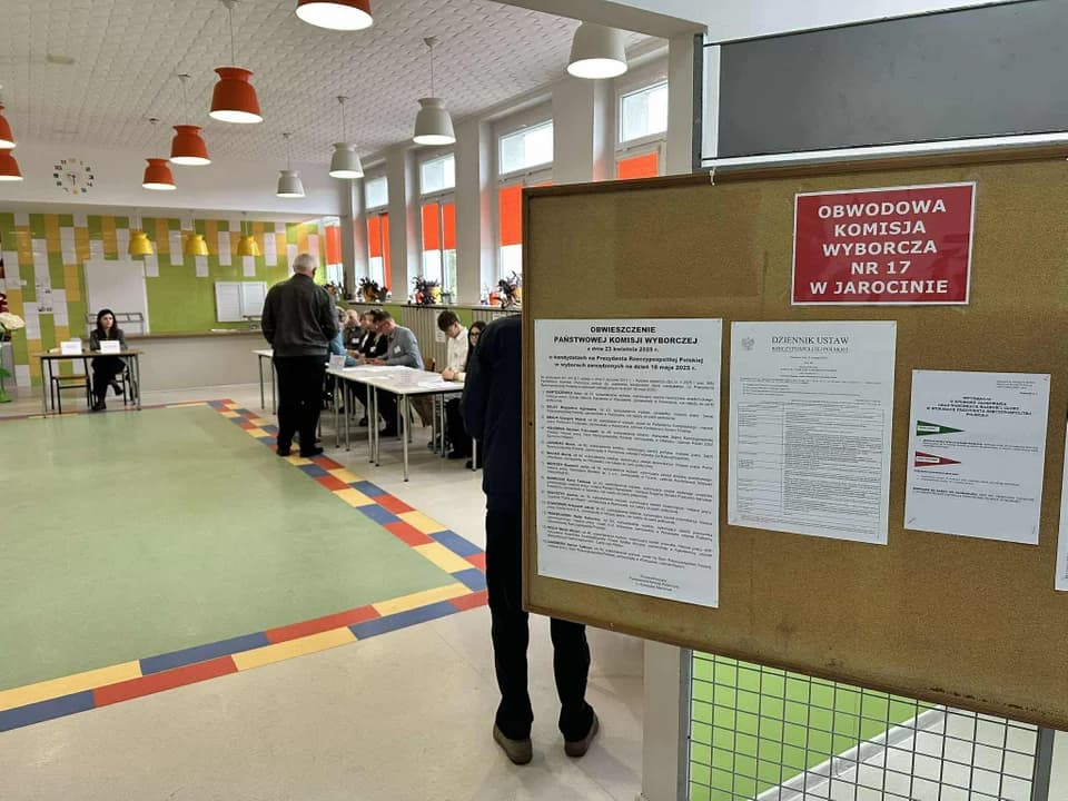 Wybory prezydenckie 2025. Mieszkańcy Jarocina i okolic głosują [ZDJĘCIA] — zdjęcie 6 z 16