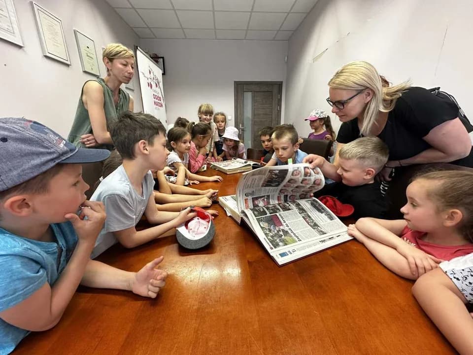 Pierwszaki z jarocińskiej "Czwórki" z wizytą w redakcji Gazety Jarocińskiej
