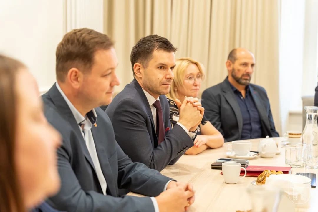 Dwa lata rządów - jaką ocenę dają burmistrzowi mieszkańcy, jaką radni? Jest piątka, ale i jedynka...
