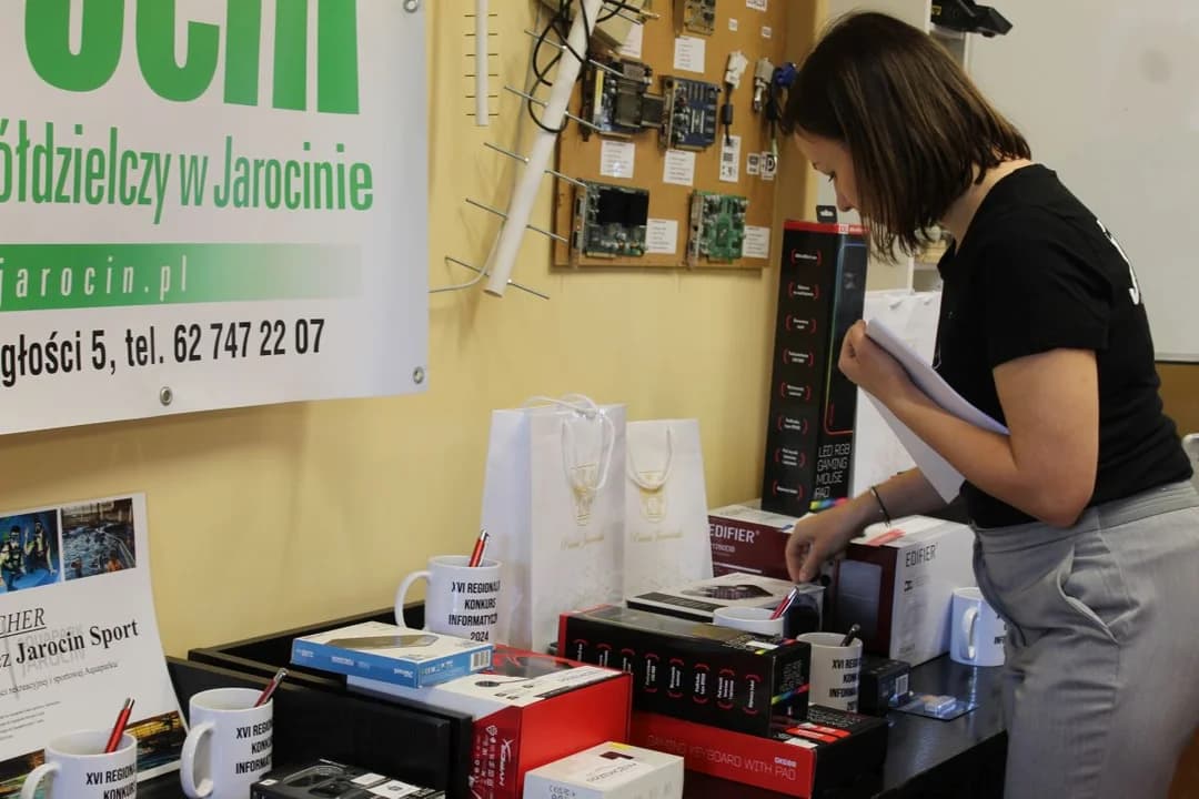 XVI Regionalny Konkurs Informatyczny w Jarocinie. Siedemnastu uczniów w ścisłym finale w ZSP nr 1 — zdjęcie 5 z 70