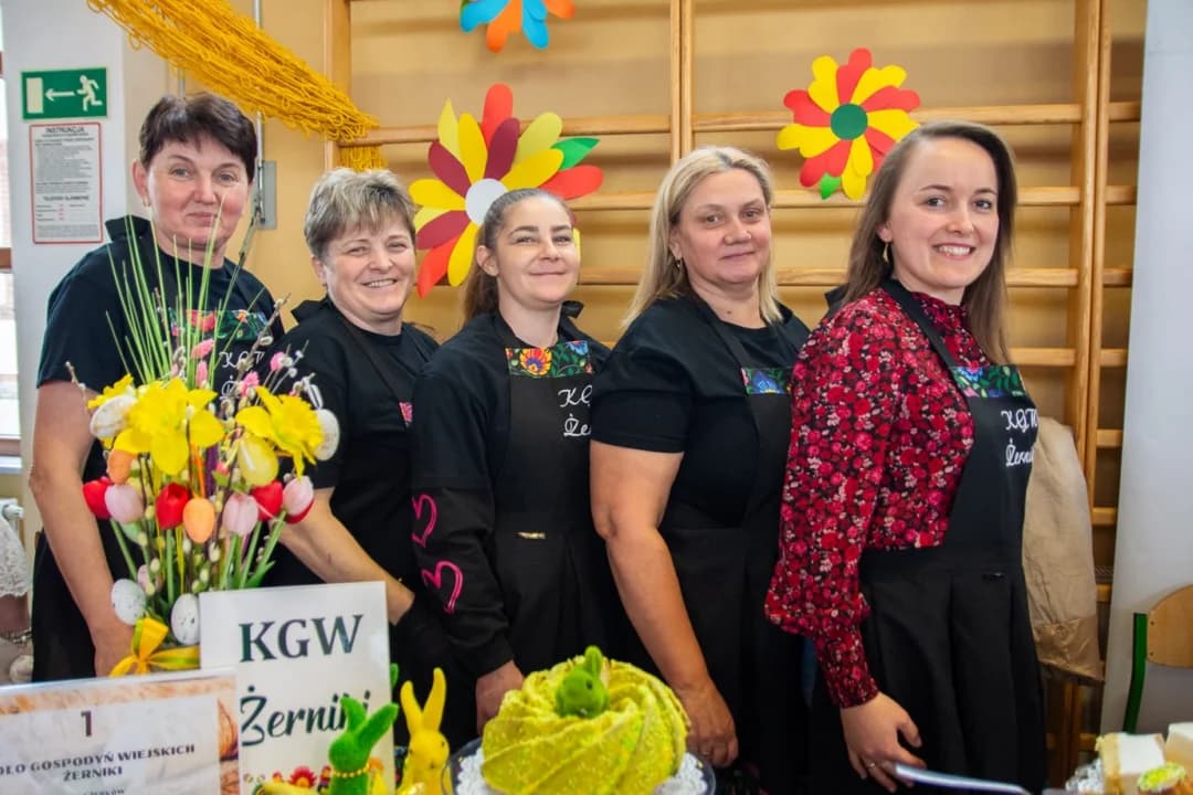 Wielkie tarcie chrzanu w Chrzanie. Przy tarkach stanęło blisko 100 KGW z całej Wielkopolski  [ZDJĘCIA, AKTUALIZACJA]