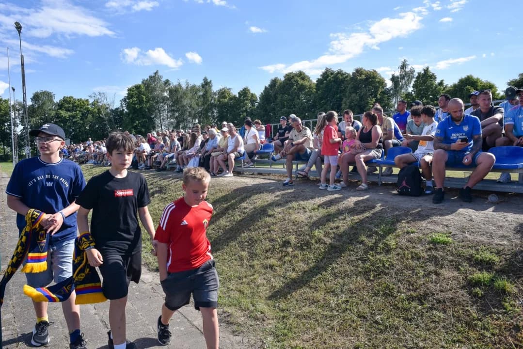 Derby powiatu jarocińskiego pomiędzy LZS-em Cielcza i Jarotą Jarocin
