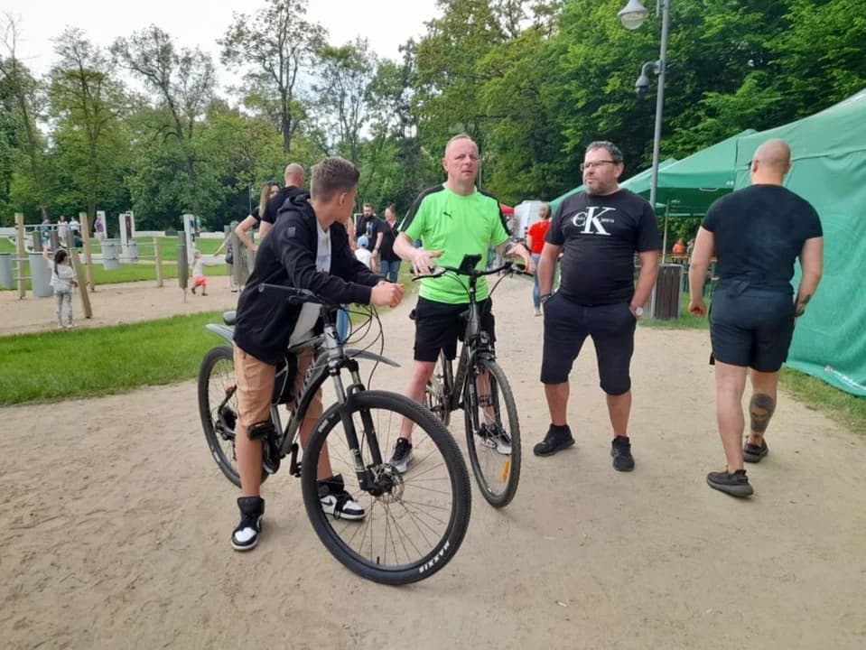 Piknik na polanie w parku Radolińskich w Jarocinie — zdjęcie 2 z 76