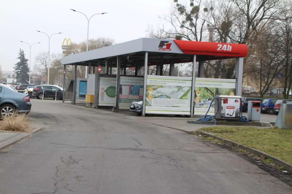 Myjnia samochodowa przy ulicy św. Ducha w Jarocinie sprzedana — zdjęcie 3 z 24