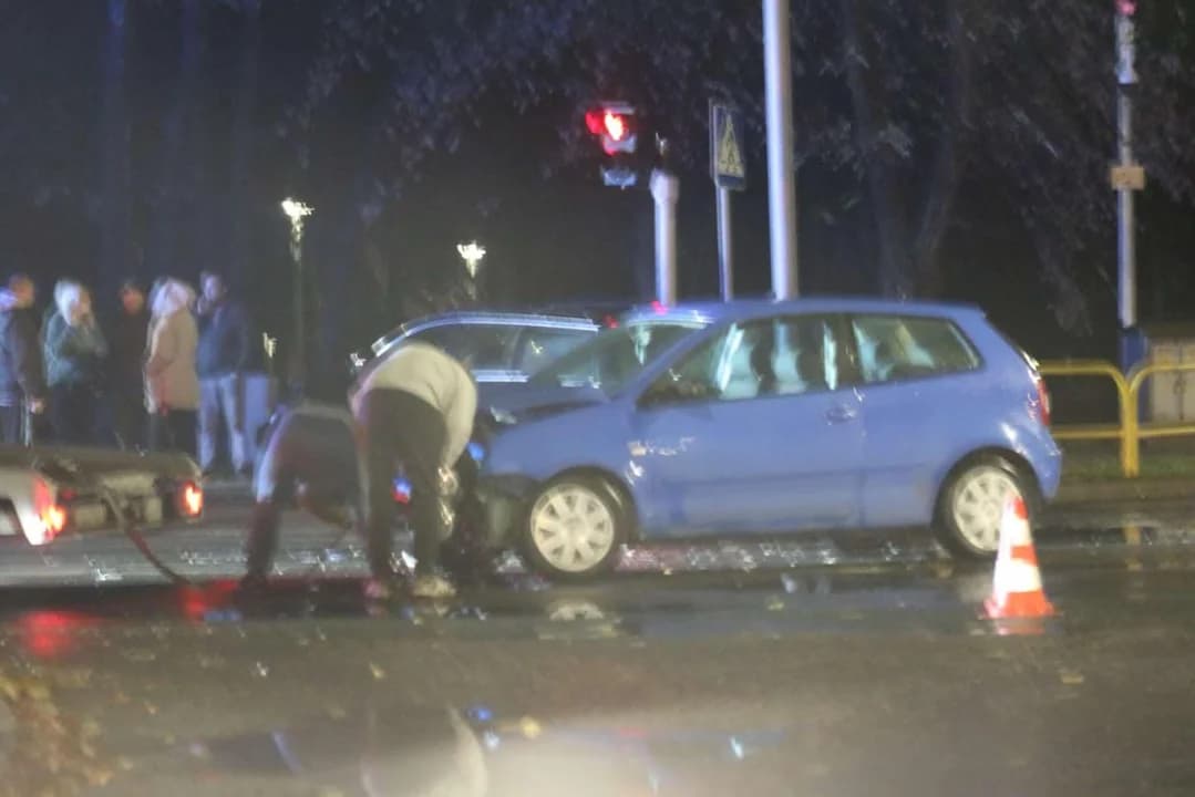 Zderzenie dwóch pojazdów na skrzyżowaniu w Jarocinie