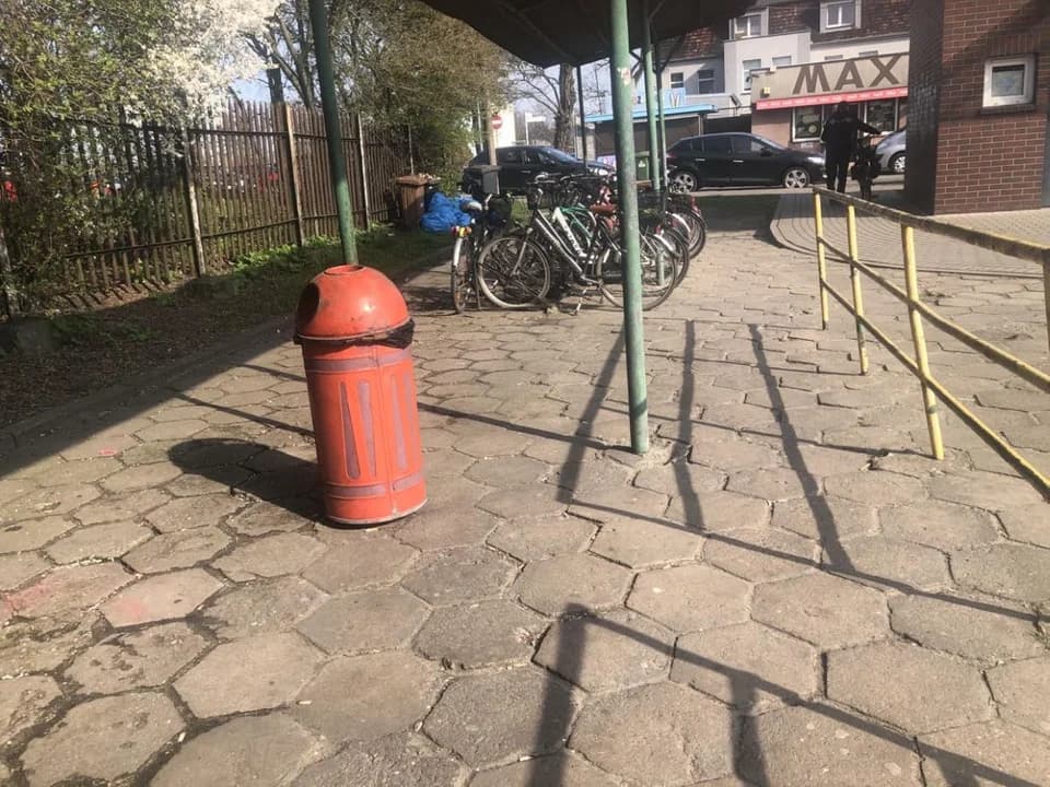 Ławki na dworcu autobusowym w Jarocinie postawiono po prawie dwóch miesiącach — zdjęcie 3 z 10