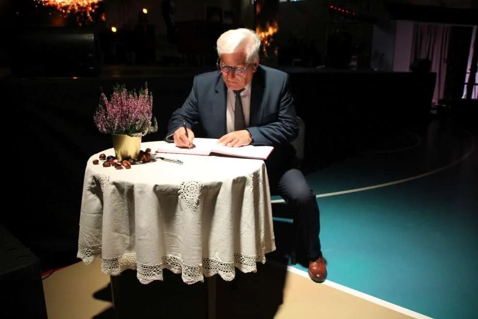 Uroczystości jubileuszowe Zespołu Szkół Ponadpodstawowych nr 2 w Jarocinie — zdjęcie 4 z 226
