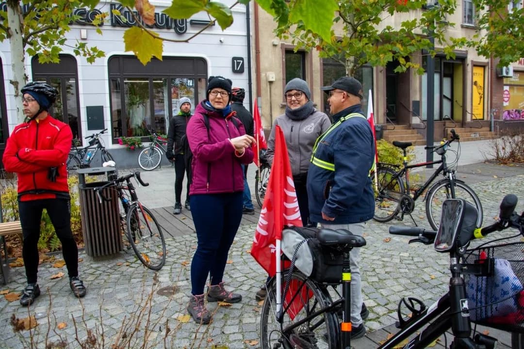 75 osób przejechało 106 kilometrów. Sztafeta Niepodległościowa z RoweLOVE Jarocin [ZDJĘCIA] — zdjęcie 6 z 64