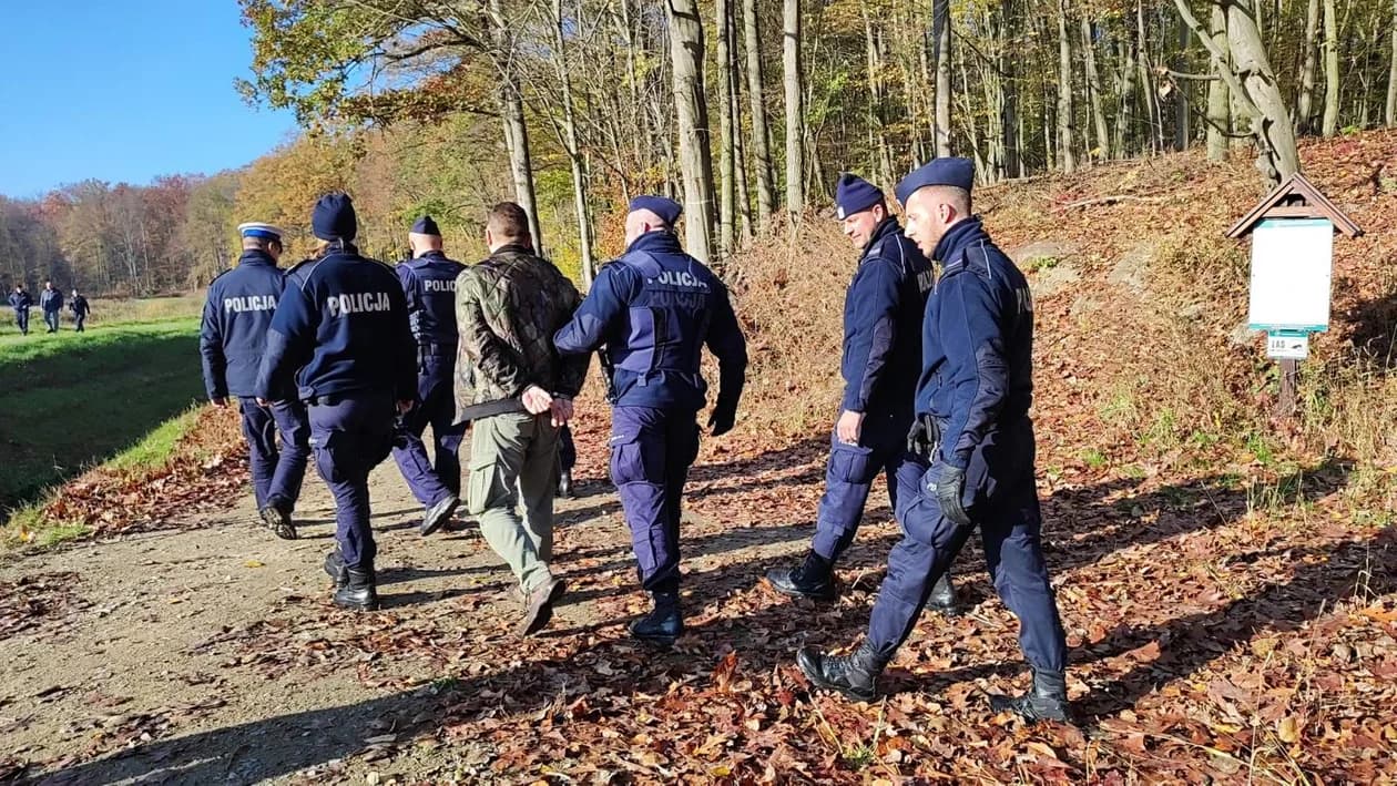 Fiatem nie zatrzymał się do kontroli. Jarocińscy policjanci ścigali go kilkanaście kilometrów [ZDJĘCIA]