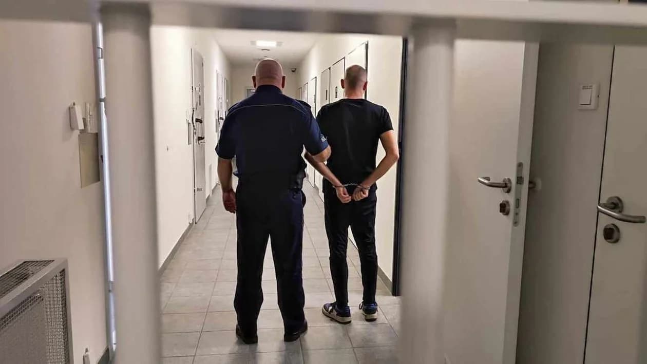 Jarocińscy policjanci przejęli 1,5 kg narkotyków. Mieszkaniec gminy Żerków przetrzymywał je w lodówce
