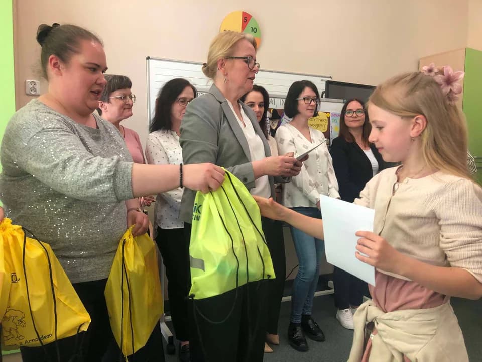 III Powiatowy Konkurs Pięknego Czytania w Szkole Podstawowej nr 2 w Jarocinie [ZDJĘCIA] — zdjęcie 2 z 92