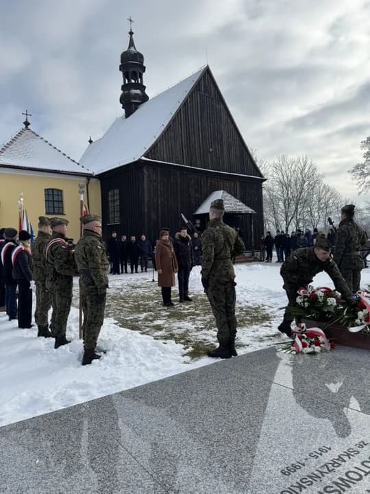 W Lgowie uczcili pamięć powstańców wielkopolskich oraz mjr Zbigniewa Ostroroga-Gorzeńskiego w 156. rocznicę urodzin [ZDJĘCIA] — zdjęcie 4 z 26