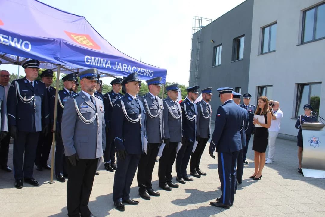Święto Policji w Jarocinie. Policjanci odebrali awanse, padła ważna zapowiedź na 2027 rok
