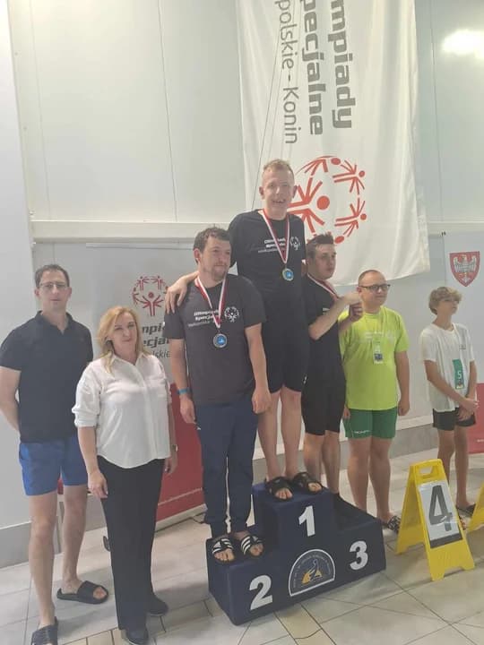 Jarocińscy uczniowie na mityngu pływackim olimpiad specjalnych