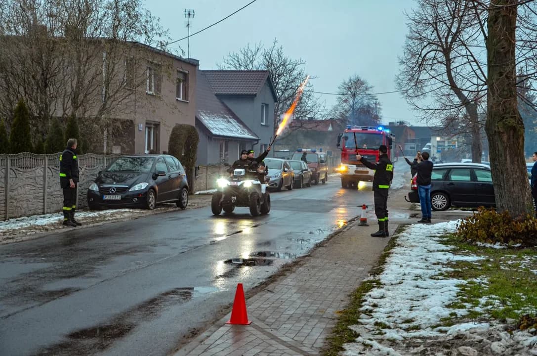 Przekazanie samochodu dla OSP Łuszczanów