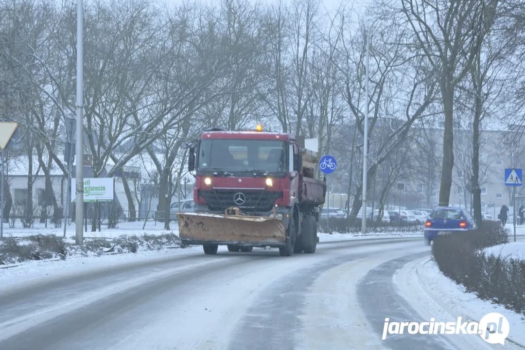 Trudne warunki na naszych drogach. Od nocy służby w akcji