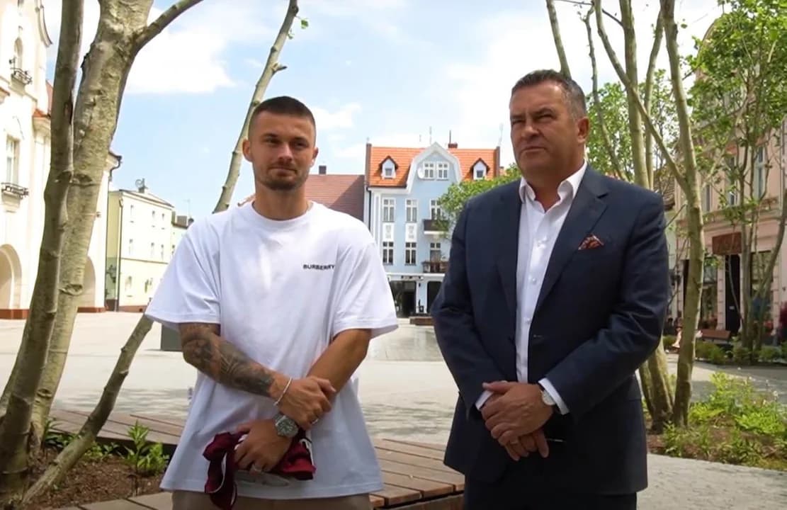 Znany piłkarz Karol Linetty kupił grunt w Jarocinie. Na co go przeznaczy?