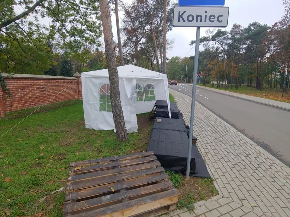 1 listopada na jarocińskich cmentarzach. Zobacz zdjęcia ze Wszystkich Świętych z poprzednich lat [GALERIA] — zdjęcie 6 z 306