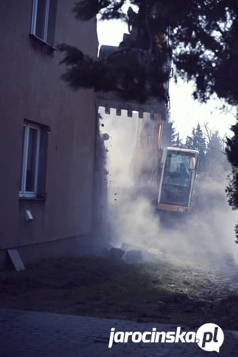 Ostatni lokatorzy opuścili budynek przy. Ul. Św. Ducha 71 w ubiegłym roku. Obiekt, którym odministruje Jarocińskie Towarzystwo Budownictwa Społecznego nie nadawał się do remontu i dalszego zamieszkania.