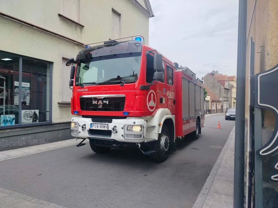 W Jarocinie miała miejsce akcja gaszenia butli z gazem — zdjęcie 2 z 4