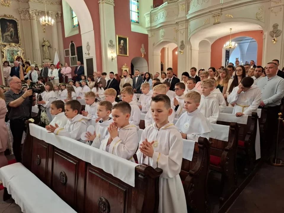 Pierwsza Komunia Święta w parafii św. Marcina w Jarocinie. Zobaczcie ZDJĘCIA