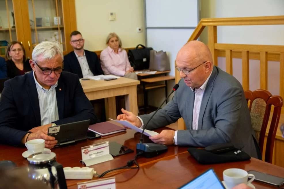 Posiedzenie Rady Powiatu Jarocińskiego — zdjęcie 5 z 18