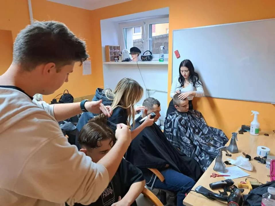 Dziewczyny zrobiły im fryzury na Dzień Chłopca. To trzeba zobaczyć [ZDJĘCIA, SONDA] — zdjęcie 6 z 10