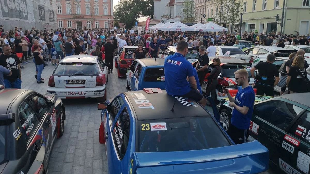 Rally and Race 1. Rajd Jarociński. Huczne otwarcie w centrum miasta [ZDJĘCIA, FILMY]
