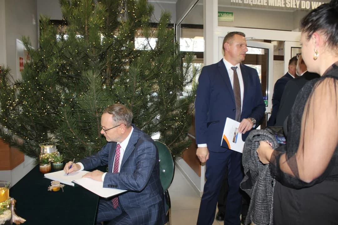 50-lecie technikum w Tarcach. Na jubileusz szkoła otrzymała nowy sztandar [ZDJĘCIA] — zdjęcie 6 z 197