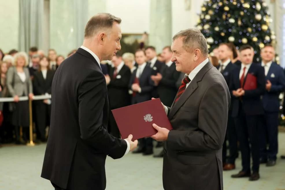 Lekarz z jarocińskiego szpitala otrzymał tytuł profesorski od prezydenta Andrzeja Dudy [ZDJĘCIA]