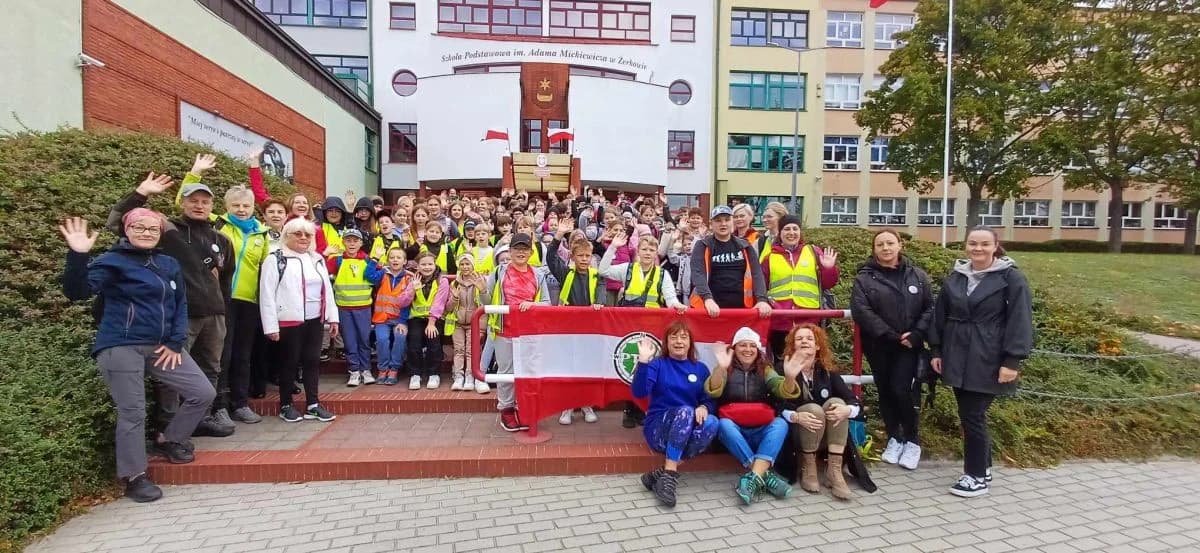 Ogólnopolski Rajd Mickiewiczowski. Szli z Żerkowa do Śmiełowa już po raz 62. [ZDJĘCIA]