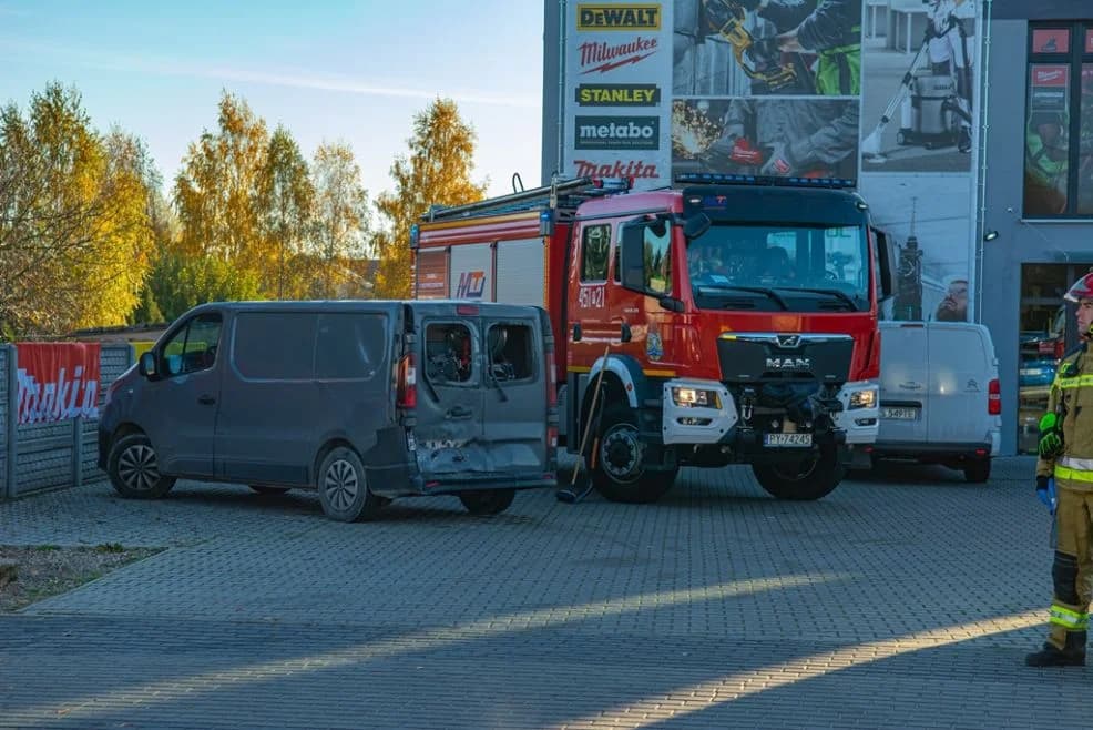 Poranny pośpiech na Wrocławskiej. Tir uderzył w auto dostawcze. Jedna osoba trafiła do szpitala. — zdjęcie 3 z 13