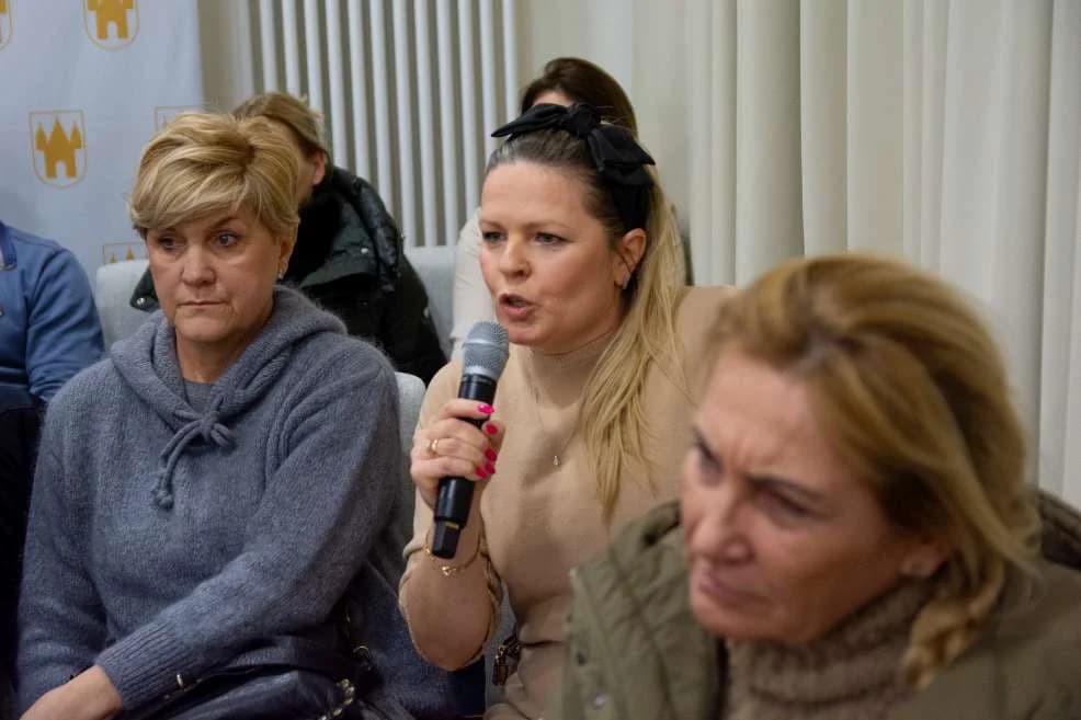 O ruchu aut na rynku w Jarocinie dyskutowano na spotkaniu w ratuszu. Jakie będą skutki tej dyskusji? [ZDJĘCIA, SONDA]