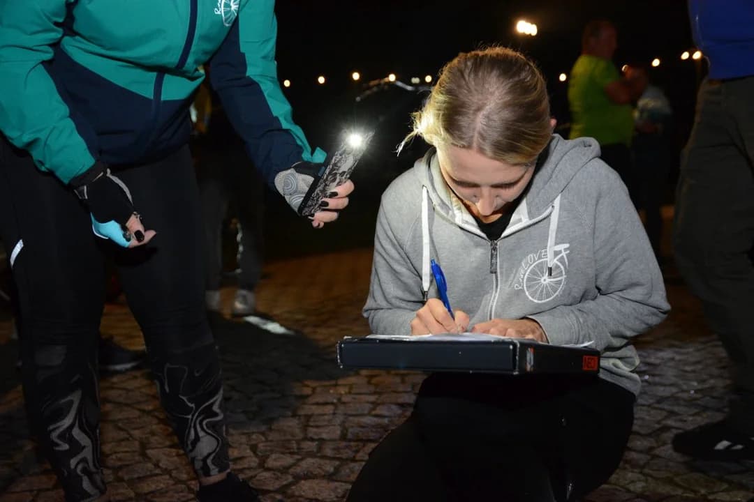 66 osób nie wystraszyła pogoda i pojechali na ostatni w tym roku nocny rajd z RoweLOVE Jarocin [ZDJĘCIA] — zdjęcie 4 z 78