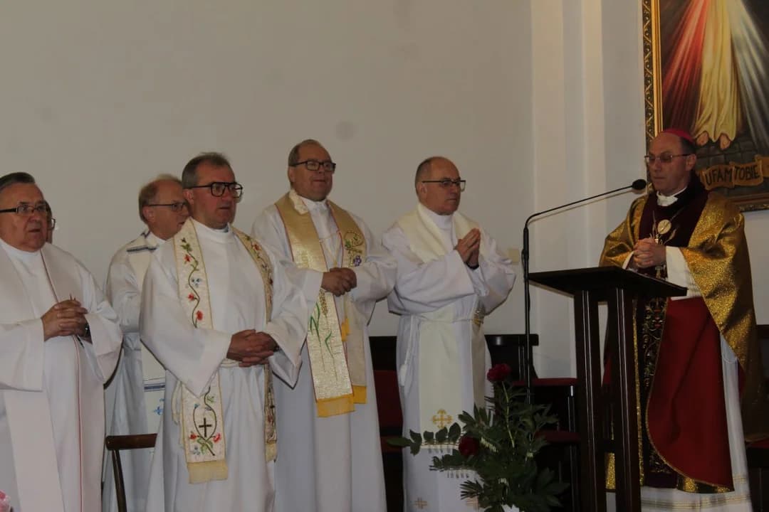 Prymas Polski świętował 35-lecie kapłaństwa w Siedleminie — zdjęcie 3 z 113