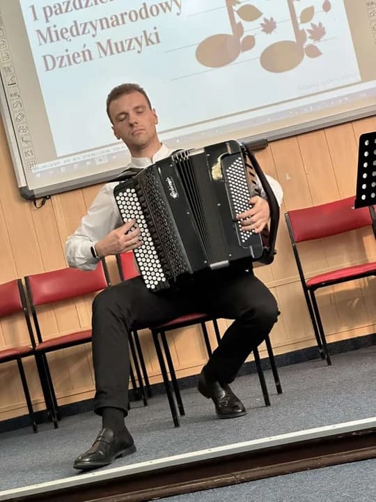 Dzisiaj Międzynarodowy Dzień Muzyki. Rano koncert w Tarcach, po południu w Jarocinie [ZDJĘCIA] — zdjęcie 6 z 24