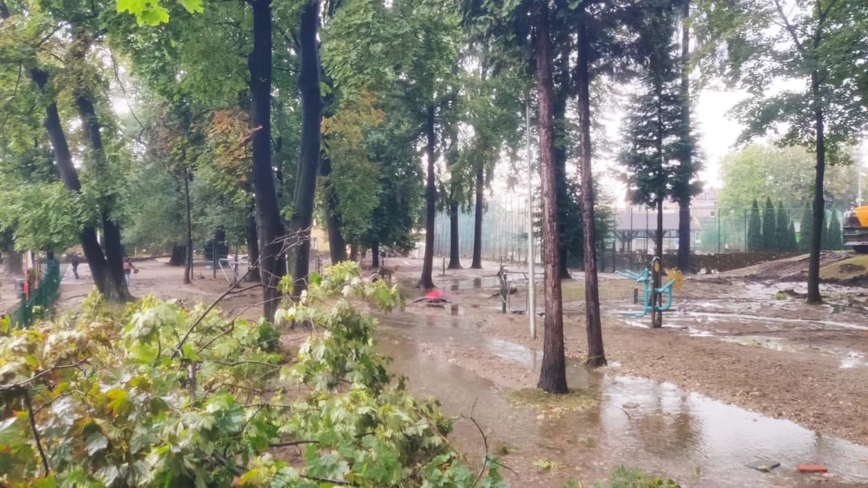Jarocińscy strażacy walczą ze skutkami powodzi na południu Polski