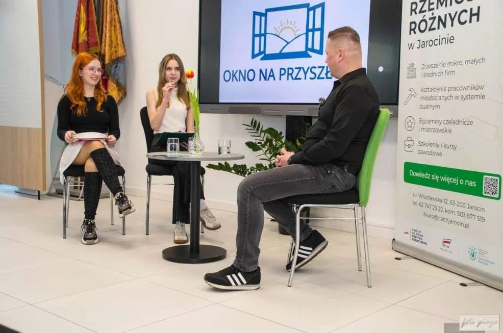 Jarociński licealistki otworzyły „Okno na przyszłość”. Pomagają rówieśnikom [ZDJĘCIA]