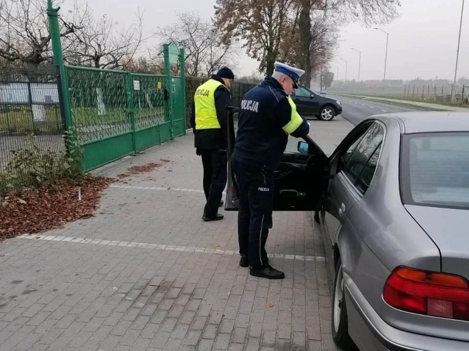 Nie trzeba mieć przy sobie dowodu rejestracyjnego. To nie znaczy, że możesz o tym dokumencie zapomnieć!