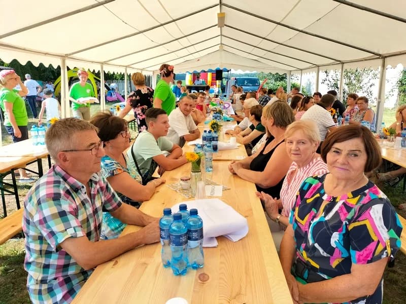 Biesiada z przytupem. Bawili się mieszkańcy Antonina i Przybysławia [ZDJĘCIA] — zdjęcie 5 z 37