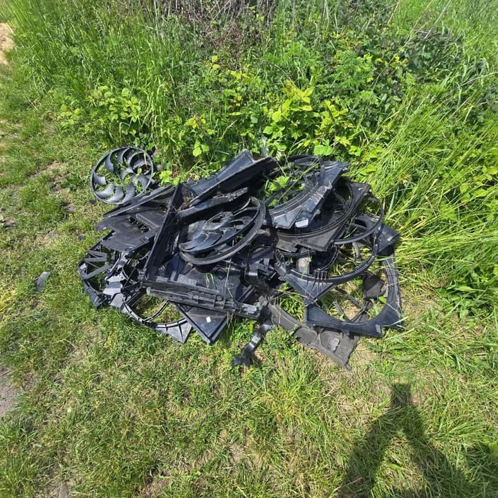 Śmieci przy drodze Roszków - Siedlemin